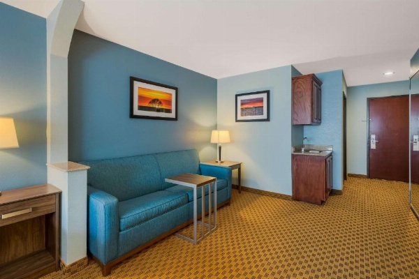 Best Western South Plains Inn & Suites image 21